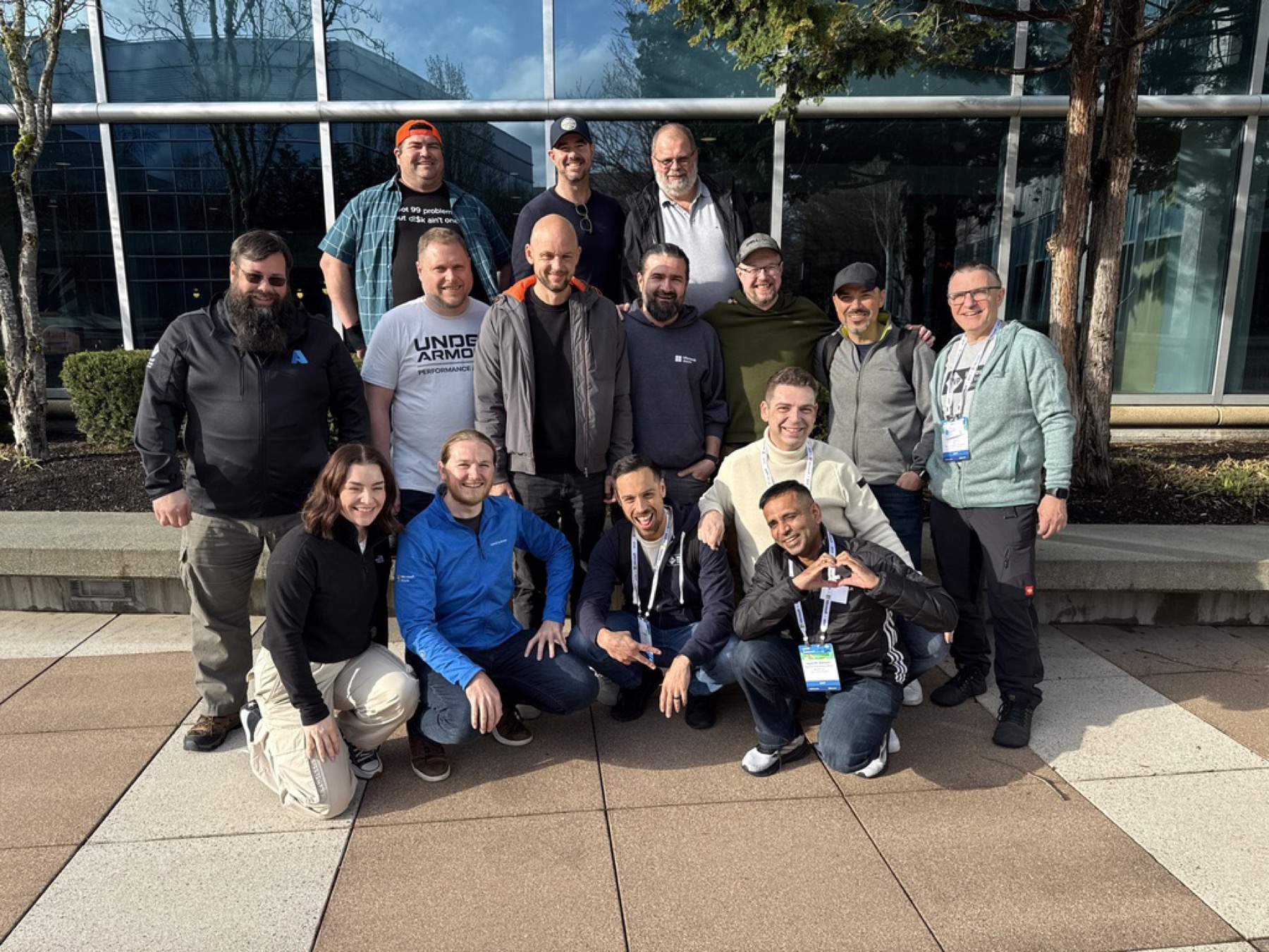 MVP-Gruppe vor dem Microsoft-Gebäude